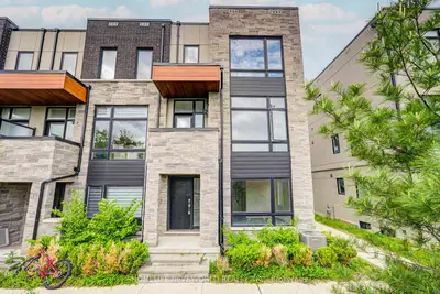 Att/Row/Townhouse in Vaughan