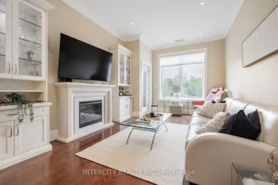 Condo Apartment in King