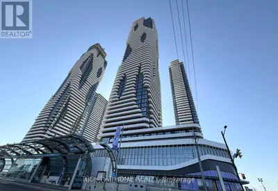 Condo Apartment in Vaughan