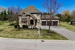 10 Farmcrest Court, King, On L0g 1n0