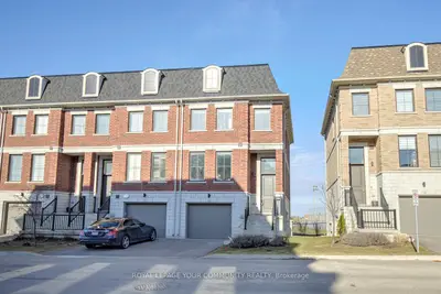 Condo Townhouse in Vaughan