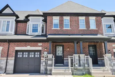 Att/Row/Townhouse in Innisfil