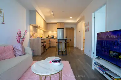 Condo Apartment in Vaughan