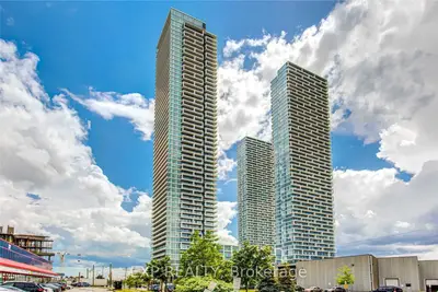 Condo Apartment in Vaughan
