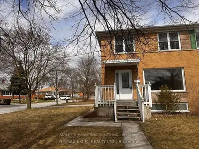 Semi-Detached in Richmond Hill