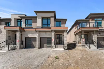 Att/Row/Townhouse in Vaughan