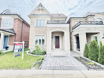 Detached in Richmond Hill