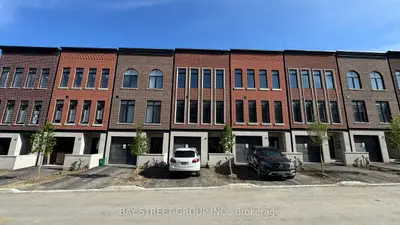 Att/Row/Townhouse in Aurora