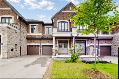 Att/Row/Townhouse in Richmond Hill