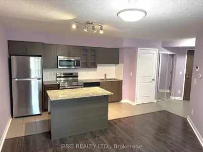 Common Element Condo in Richmond Hill