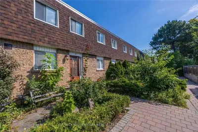 Condo Townhouse in Markham