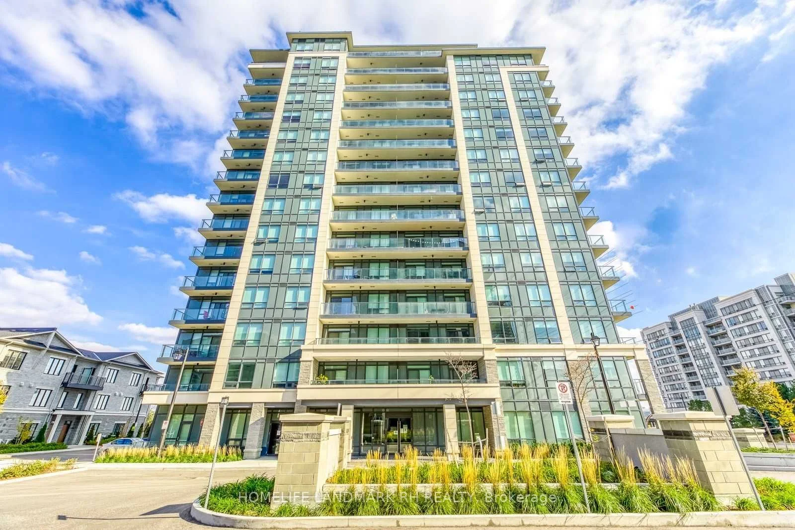 398 Highway 7 E 707, Richmond Hill, ON L4B 1A7