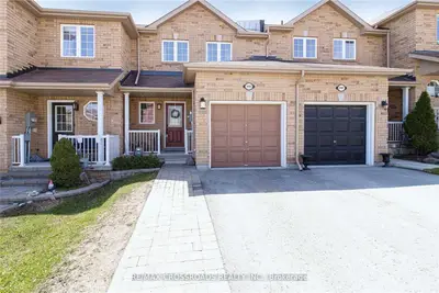 Att/Row/Townhouse in Innisfil