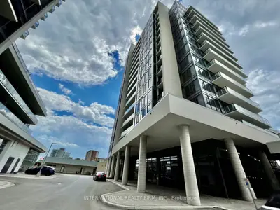 Condo Apartment in Richmond Hill