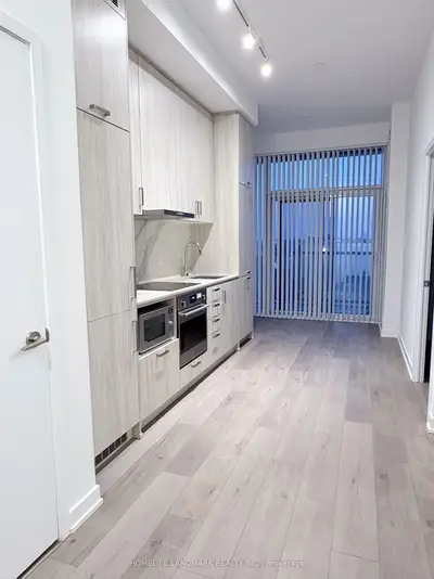Condo Apartment in Vaughan