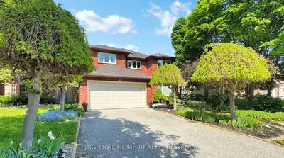 Detached in Richmond Hill