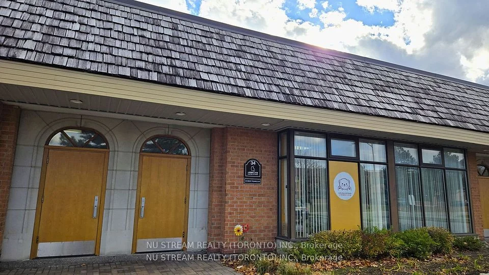 35 West Pearce Street 34, Richmond Hill, ON L4B 3A9