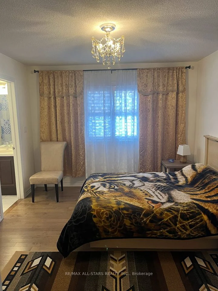 353 Danny Wheeler Boulevard, Georgina, On L4p 3c8