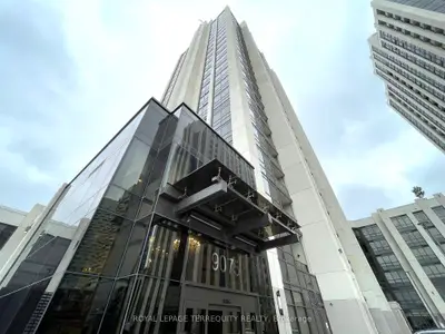Condo Apartment in Vaughan
