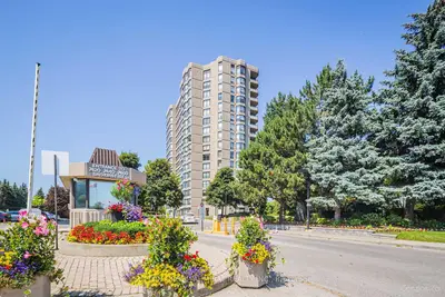 Condo Apartment in Vaughan
