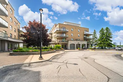 Condo Apartment in Vaughan