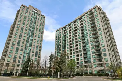 Condo Apartment in Vaughan
