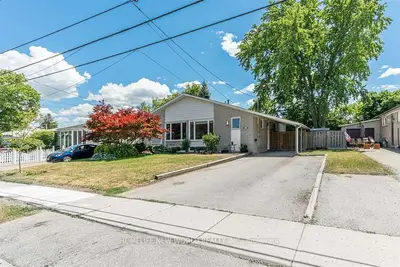Semi-Detached in Richmond Hill