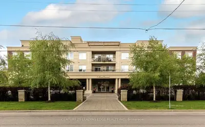 Condo Apartment in Richmond Hill