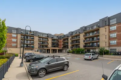 Condo Apartment in Vaughan