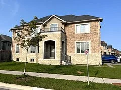 2 Temple Avenue, East Gwillimbury, ON XXX XXX