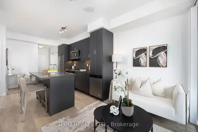 Condo Apartment in Vaughan