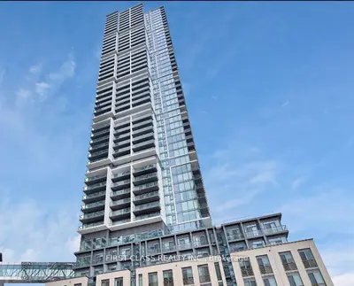 Common Element Condo in Vaughan