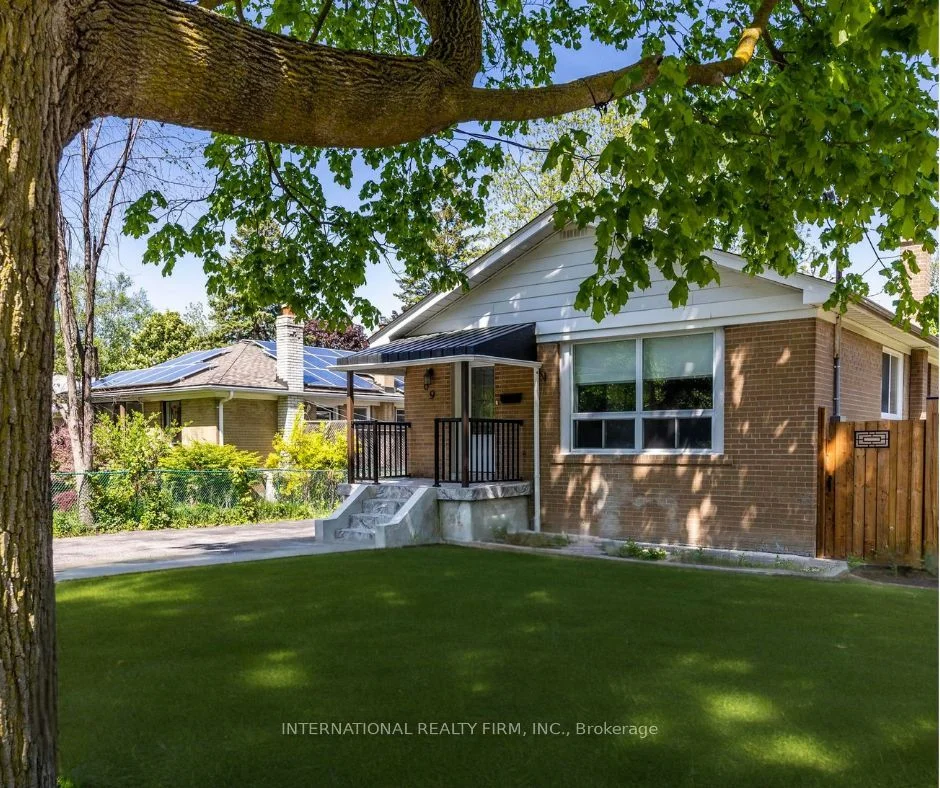 69 Bayview Parkway, Newmarket, ON L3Y 3W2