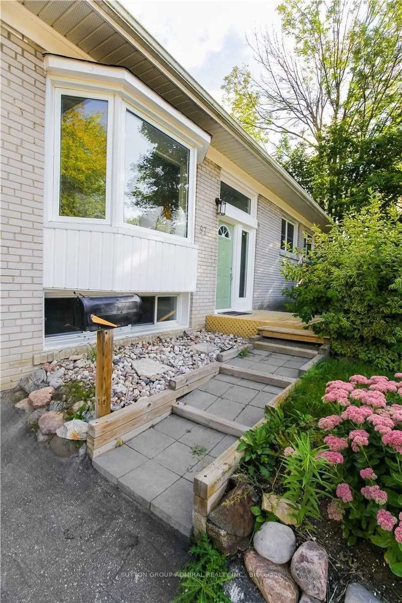 97 Millard Avenue, Newmarket, ON L3Y 1Y7