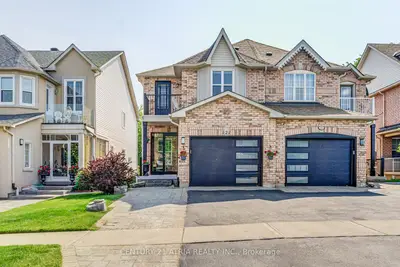 Semi-Detached in Richmond Hill