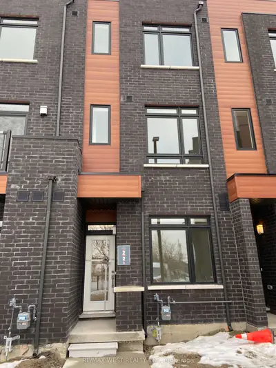 Condo Townhouse in Richmond Hill