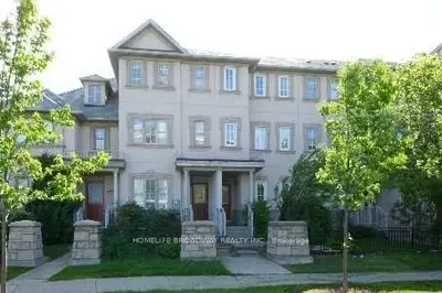 Att/Row/Townhouse in Richmond Hill