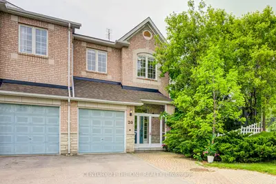 Att/Row/Townhouse in Richmond Hill