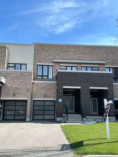 Att/Row/Townhouse in Richmond Hill