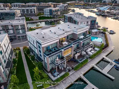 Att/Row/Townhouse in Innisfil