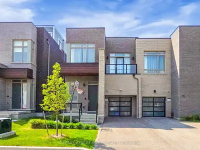 Semi-Detached in Richmond Hill