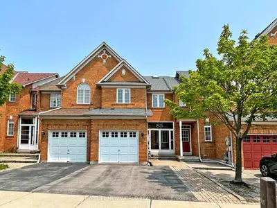 Att/Row/Townhouse in Richmond Hill