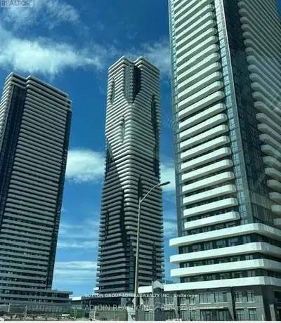 Condo Apartment in Vaughan