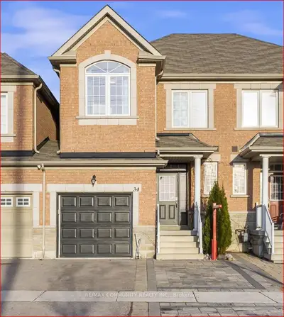 Att/Row/Townhouse in Richmond Hill