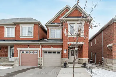 Att/Row/Townhouse in Richmond Hill