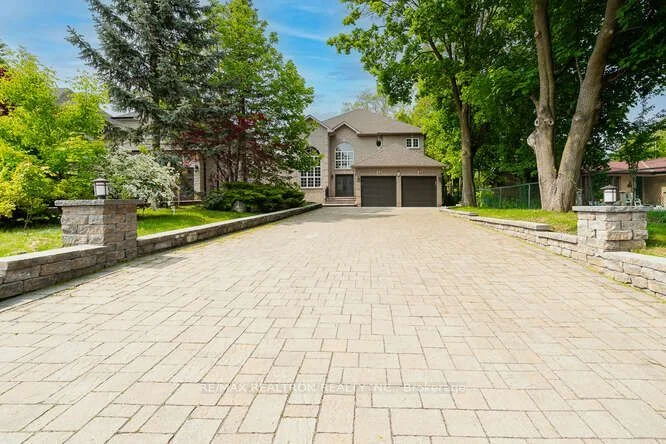 82 Naughton Drive, Richmond Hill, ON L4C 8B3