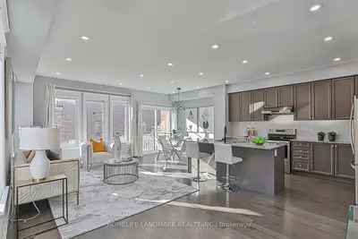 Att/Row/Townhouse in Richmond Hill