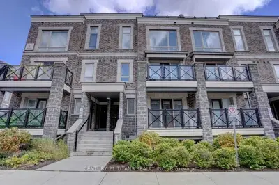 Condo Townhouse in Markham