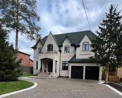 Detached in Richmond Hill