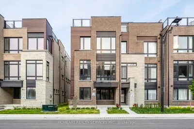 Att/Row/Townhouse in Richmond Hill